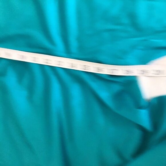 Vintage like grandma’s - 2 pc top and bottom - feels like silk - Large or XL - Picture 7 of 8